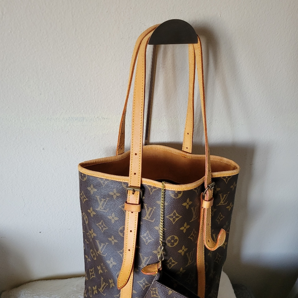 Louis Vuitton Monogram Bucket GM Shoulder Tote Bag - Picture 4 of 15